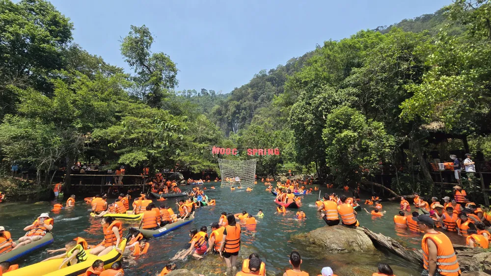 Du lịch Quảng Bình thắng đậm