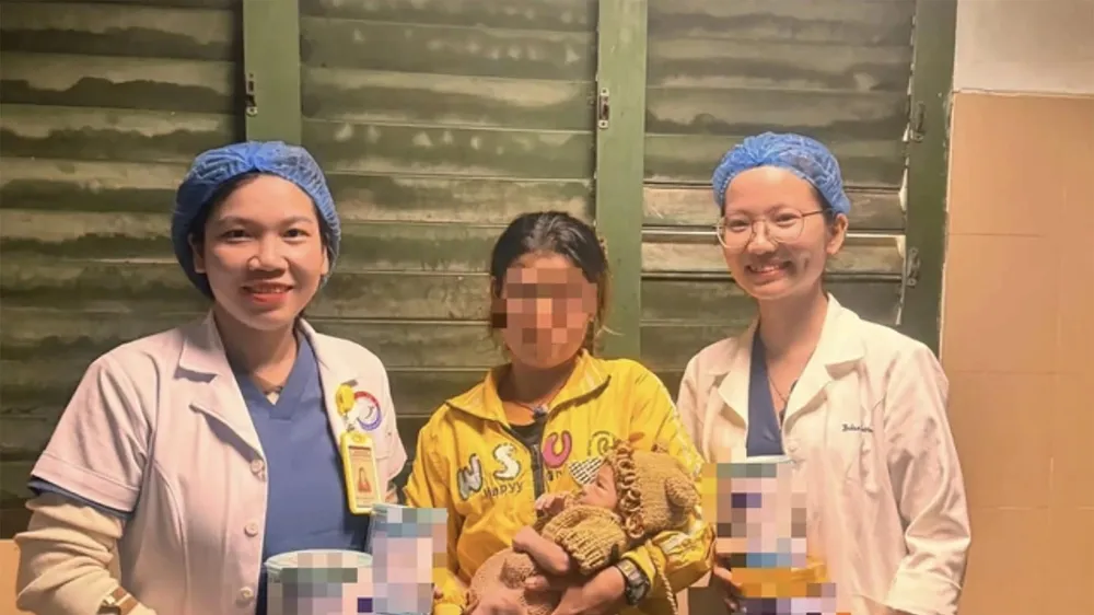 Quảng Trị: Cứu sống bé 5 ngày tuổi thủng dạ dày do mẹ cho ăn cơm quá sớm