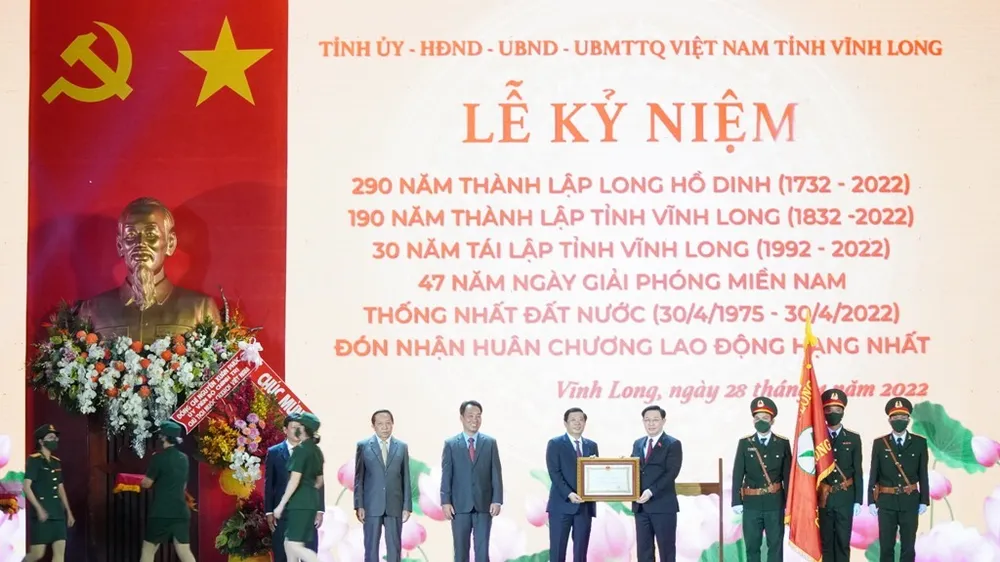 Tỉnh Vĩnh Long đón nhận Huân chương Lao động hạng Nhất 