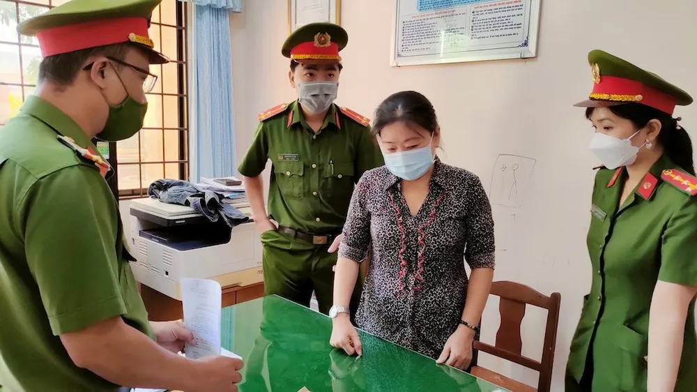 Bắt giam nguyên Trưởng và Phó Phòng LĐTB-XH TP Trà Vinh