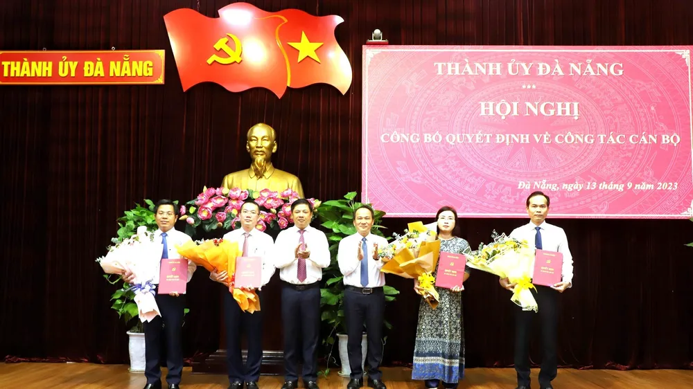 Các cán bộ được bổ nhiệm vào chức vụ mới