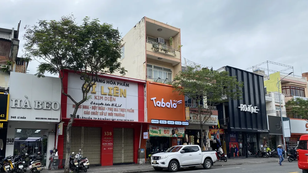 Tuyến đường Lê Duẩn từng được mệnh danh là "phố thời trang" sầm uất bậc nhất của TP Đà Nẵng. Nơi quy tụ hàng loạt các thương hiệu thời trang đình đám.