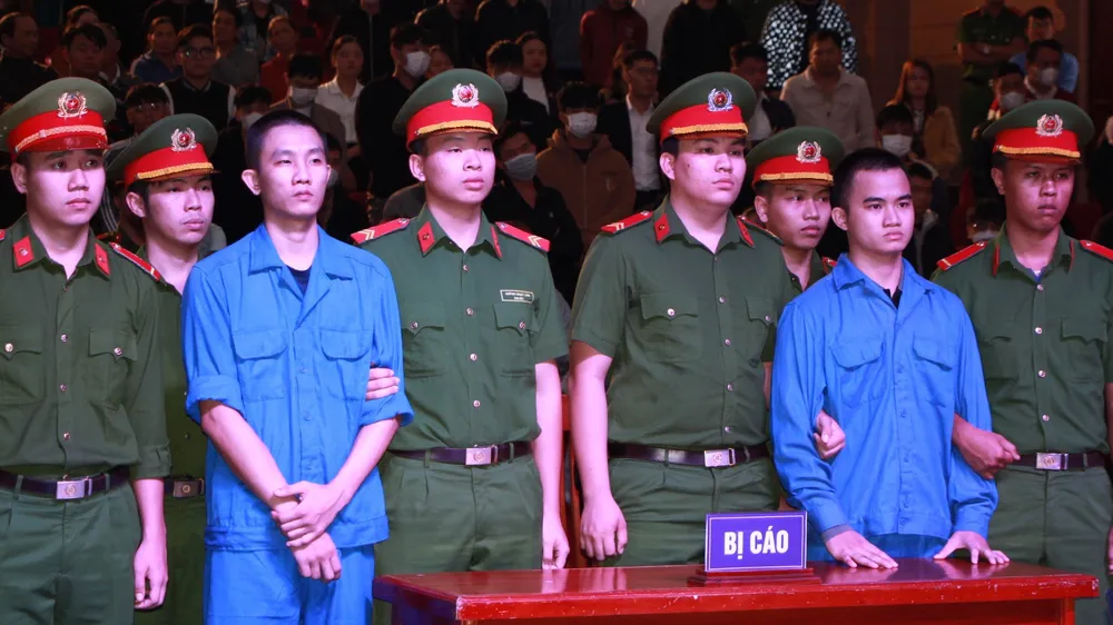 Bị cáo Cường và Trí nghe Hội đồng xét xử TAND TP Đà Nẵng tuyên án