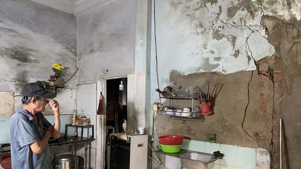 Ngôi nhà của ông Nguyễn Viết Phu xuống cấp nghiêm trọng nhưng không thể sửa chữa