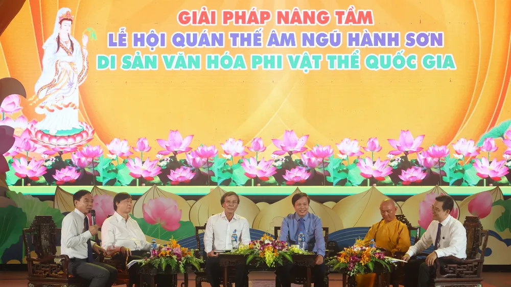 Các nhà nghiên cứu, chuyên gia trao đổi tại buổi tọa đàm