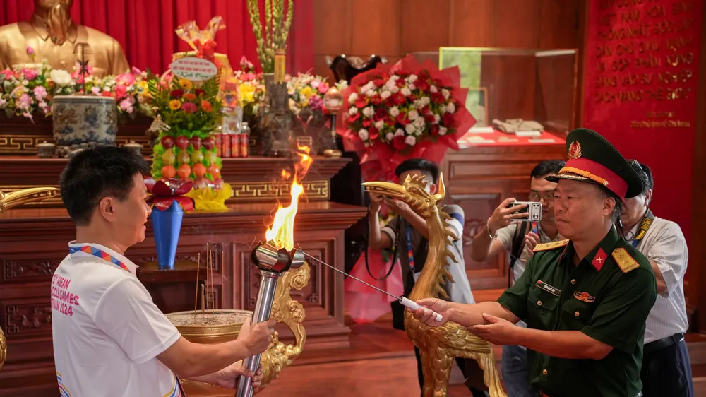 Lễ rước đuốc được tổ chức tại Bảo tàng Hồ Chí Minh, chi nhánh Quân khu 5