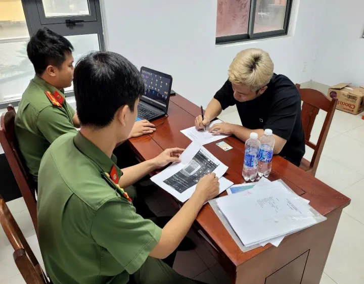 Công an làm việc với V.B.C. 