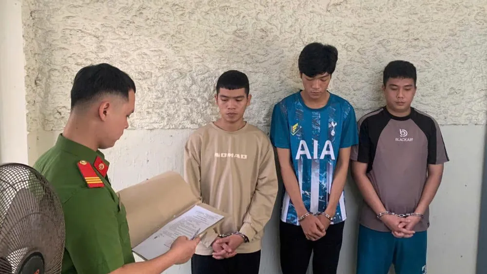 Ba đối tượng đánh shipper tử vong bị khởi tố về tội "Cố ý gây thương tích"