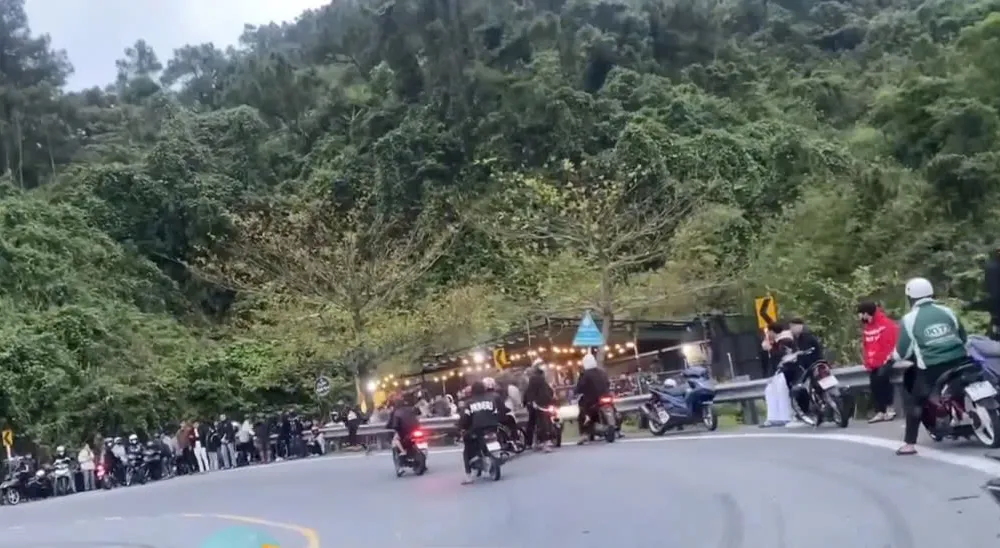 Bắt nhóm thanh niên dùng hung khí đuổi đánh người trên đèo Hải Vân