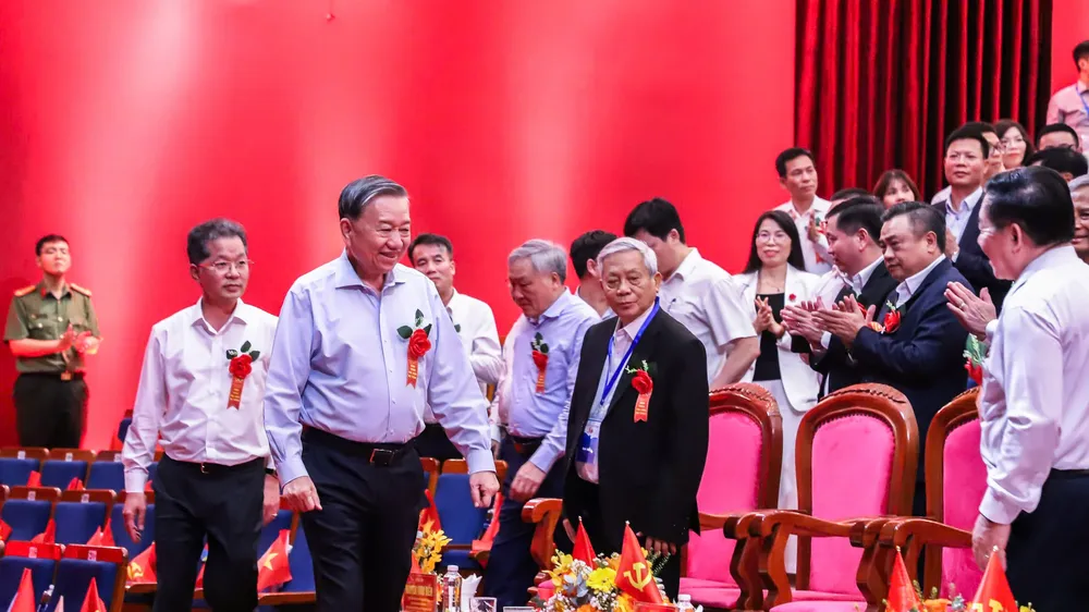 Tối 28-3, Tổng Bí thư Tô Lâm đã đến dự Chương trình Nghệ thuật “Đảng trong mùa Xuân đại thắng” tại Nhà hát Trưng Vương (TP Đà Nẵng)