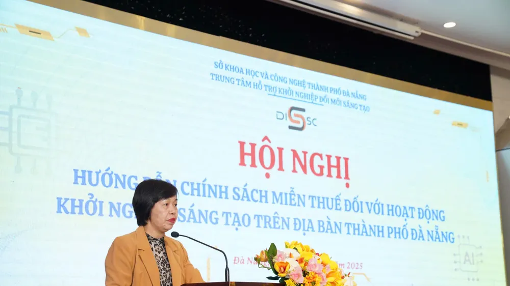 Bà Lê Thị Thục, Phó Giám đốc Sở Khoa học và Công nghệ, phát biểu tại hội nghị