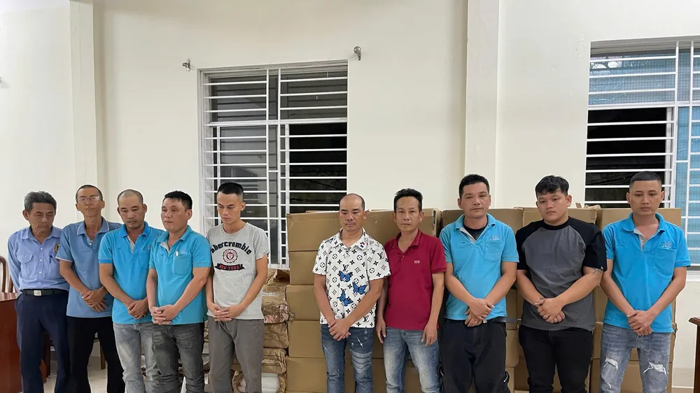Các đối tượng liên quan đến vụ trộm tại cơ quan điều tra. Ảnh: CACC