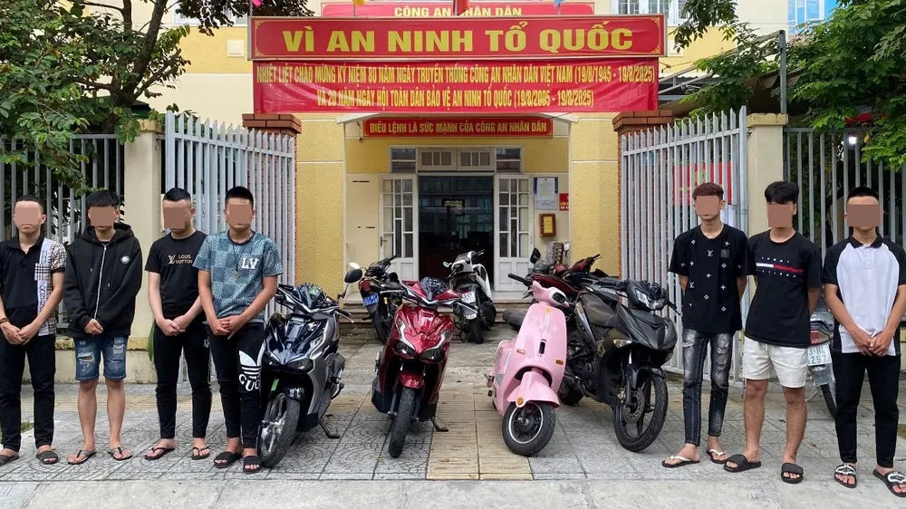 Thiếu niên 16 tuổi vô cớ bị nhóm côn đồ đánh mù mắt