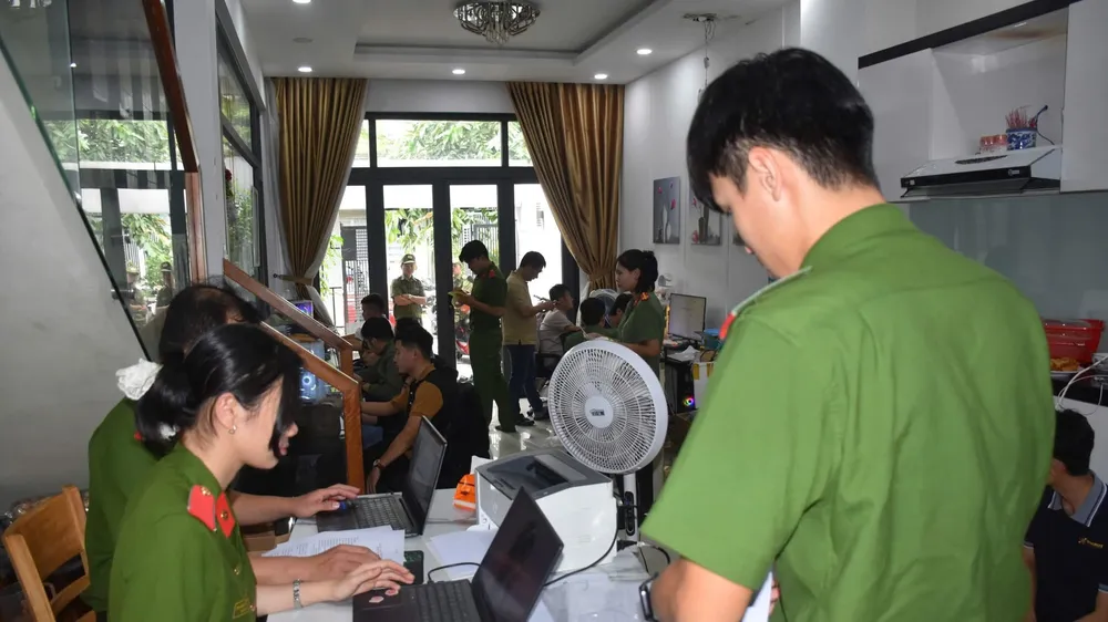 Công an Đà Nẵng phá đường dây sử dụng trái phép thông tin mạng máy tính, mạng viễn thông để thực hiện hành vi vi phạm pháp luật. Ảnh: CACC