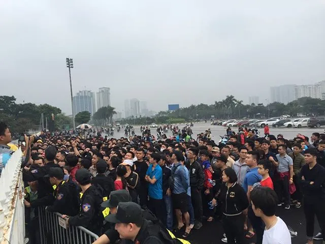 Giá vé chợ đen xem tuyển Việt Nam đá bị đẩy lên gấp 5 lần