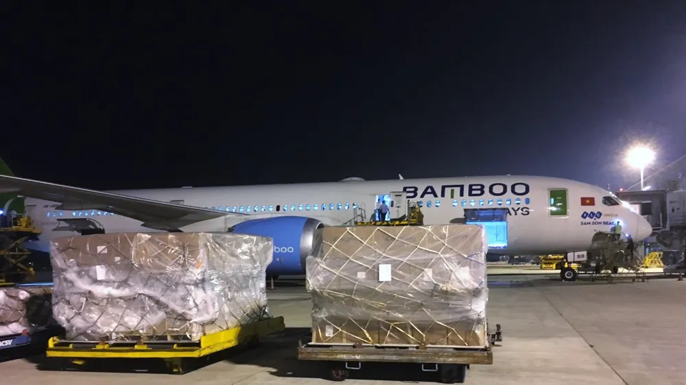 Bamboo Airways tặng vé tổ chức, cá nhân hoạt động hỗ trợ đồng bào bị lũ lụt miền Trung