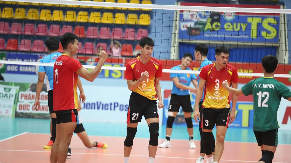 Nam Ninh Bình Lienvietpostbank có chiến thắng đầu tay tại Giải Bóng chuyền vô địch quốc gia