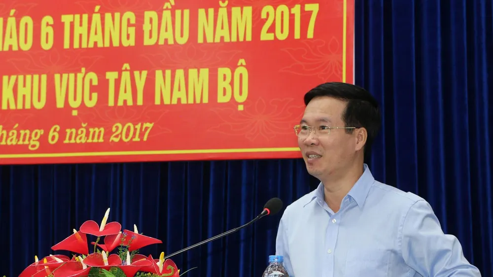 Đồng chí Võ Văn Thưởng, Ủy viên Bộ Chính trị, Bí thư Trung ương Đảng, Trưởng Ban Tuyên giáo Trung ương, phát biểu tại hội nghị. Ảnh: MINH LUÂN