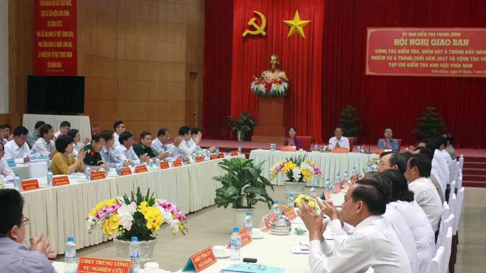 Các đại biểu tham dự hội nghị. Ảnh: VĨNH THUẬN