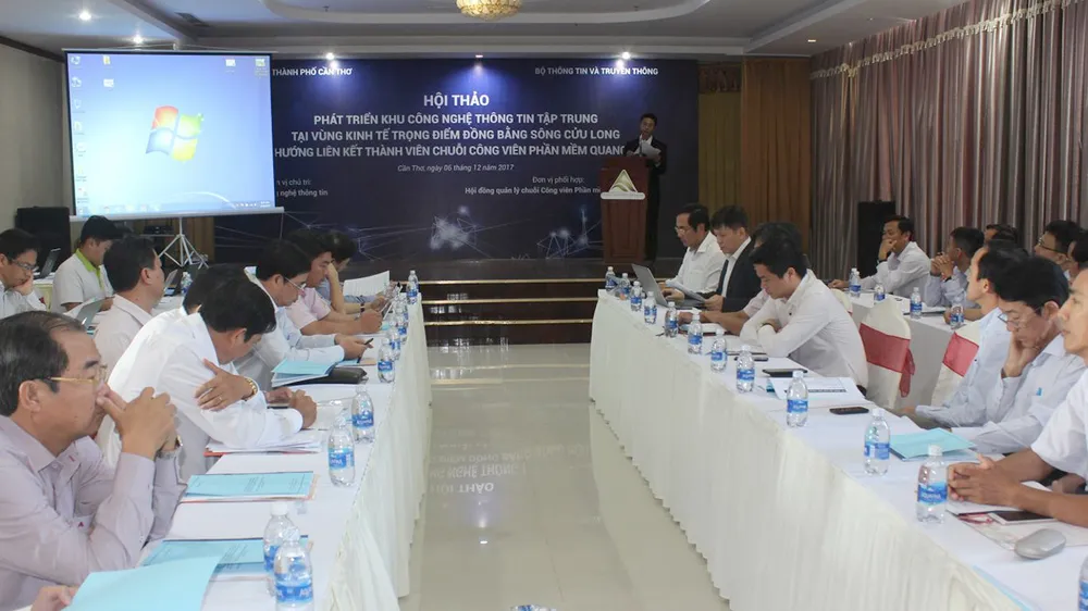 Các đại biểu tại buổi hội thảo. Ảnh: HÀM LUÔNG
