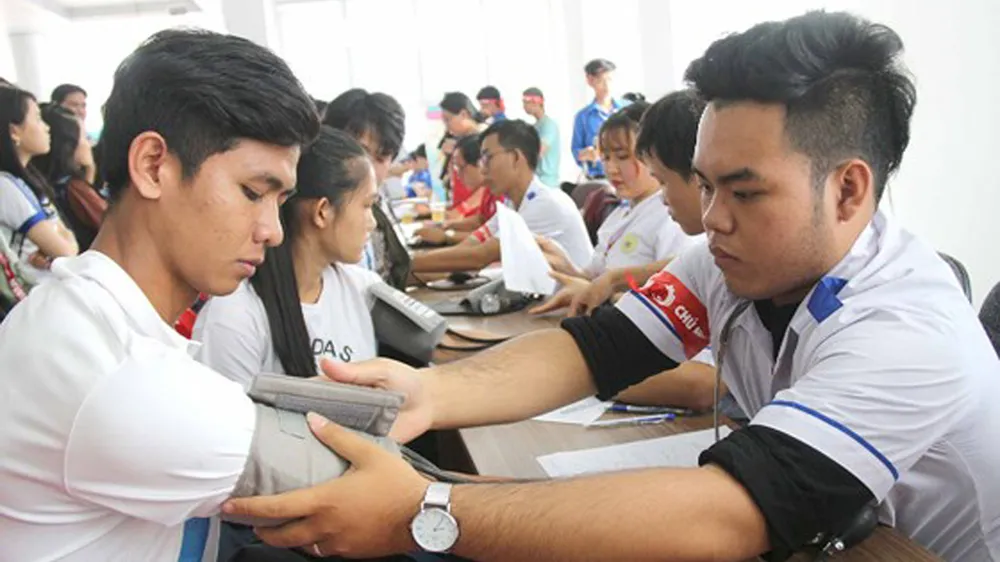 Gần 1.000 đoàn viên, thanh niên Cần Thơ tham gia Chủ nhật đỏ