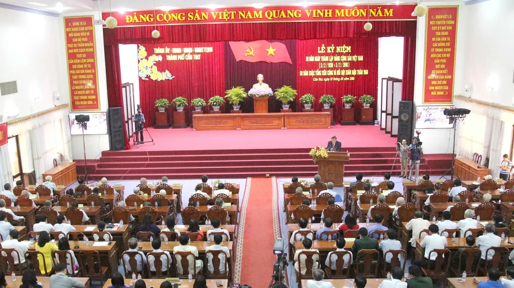 Quang cảnh lễ kỷ niệm. Ảnh: HÀM LUÔNG