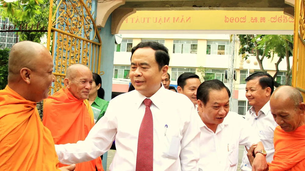 Ông Trần Thanh Mẫn chúc Tết tại Hội Đoàn kết Sư sãi yêu nước TP Cần Thơ. Ảnh: TUẤN QUANG
