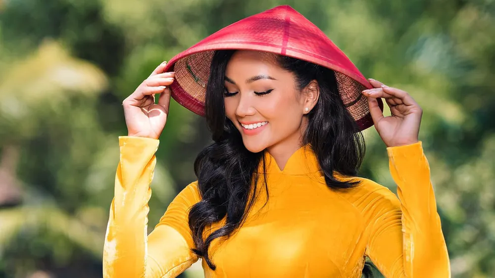 H'Hen Niê đứng thứ 23 trong Top 50 Hoa hậu Hoàn vũ đẹp nhất thập kỷ
