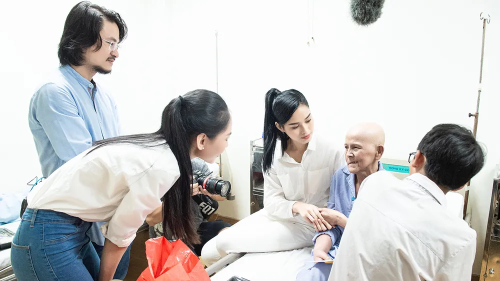 Chuyến từ thiện đầu tiên của Tân Hoa hậu Đỗ Thị Hà