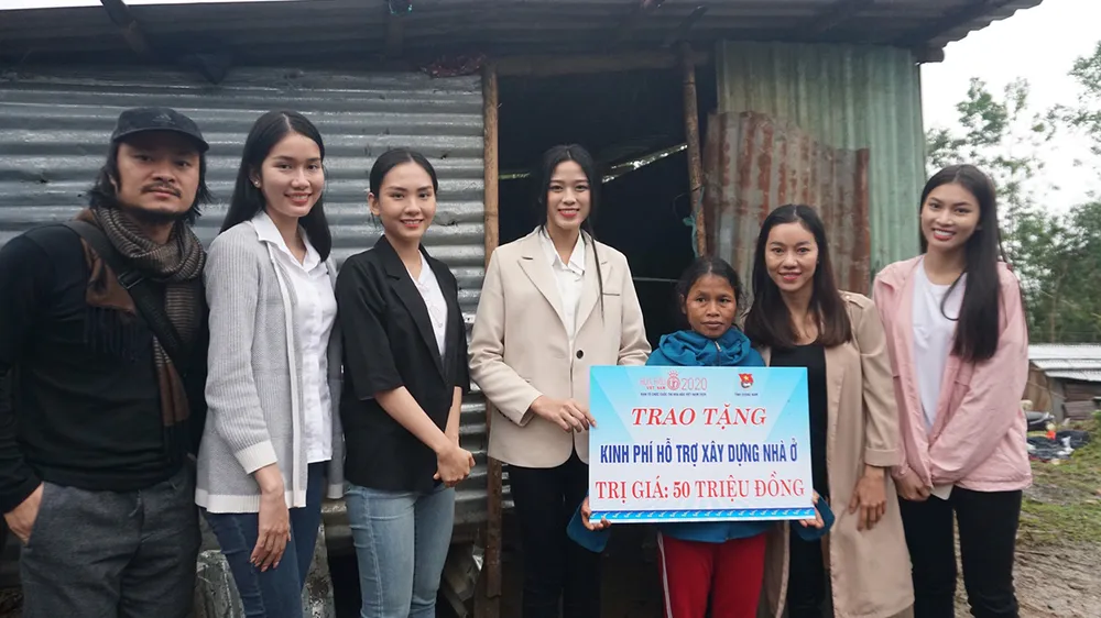 Hoa hậu Đỗ Thị Hà đến Nam Trà My hỗ trợ người dân xây 18 căn nhà mới