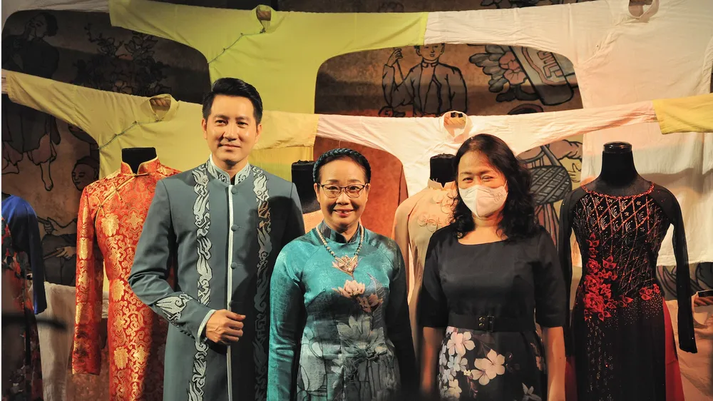 Những chiếc áo “Nối vòng tay lớn”