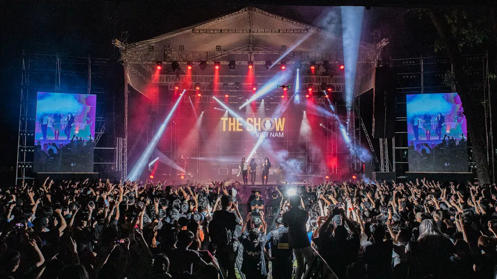 Gần 5.000 khán giả đến với Live concert “Đường đến ngày vinh quang” của Bức Tường