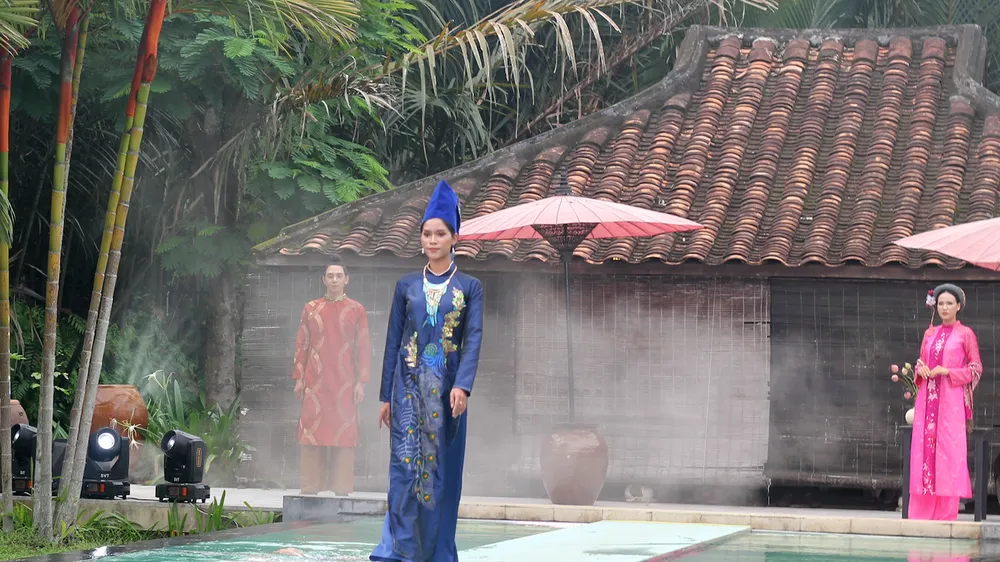 NTK Hoài Sang ra mắt bộ sưu tập dạ yến độc đáo