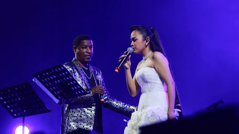 Chủ nhân 12 giải Grammy Babyface song ca bùng nổ cùng “O sen” Ngọc Mai