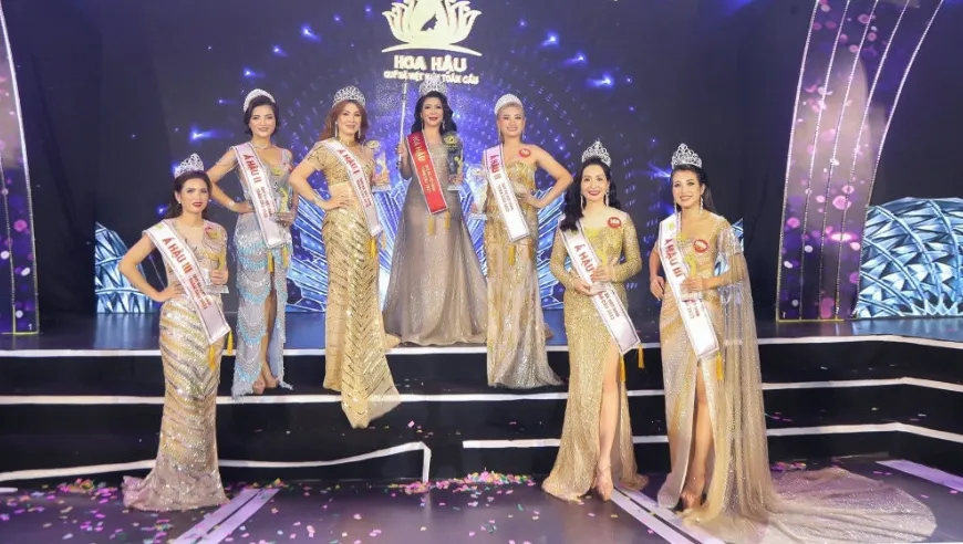 Những thí sinh đăng quang trong cuộc thi Hoa hậu Quý bà Việt Nam toàn cầu. Ảnh: Hoa hậu Quý bà Việt Nam toàn cầu