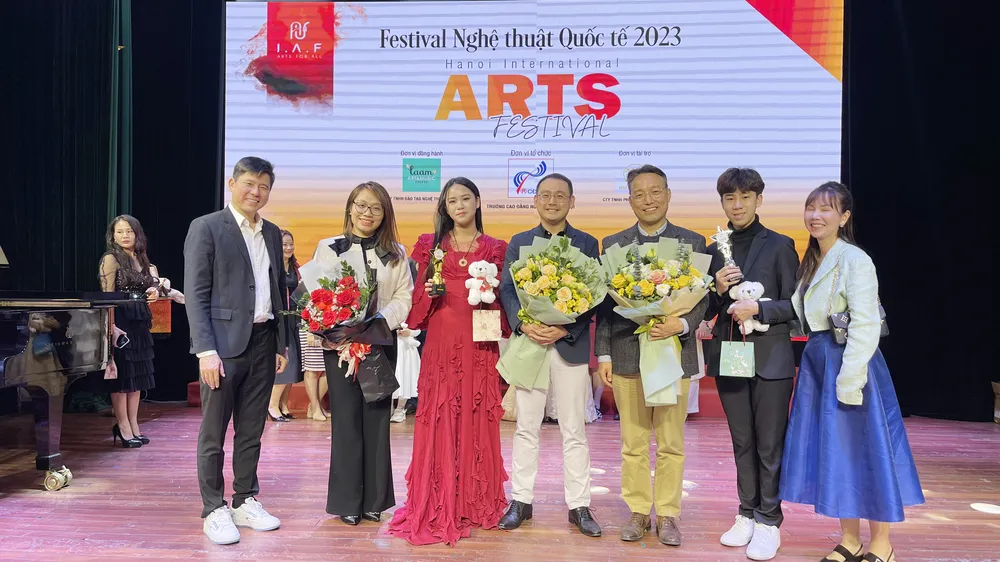 Bella Vũ giành Giải vàng quốc tế độc tấu piano