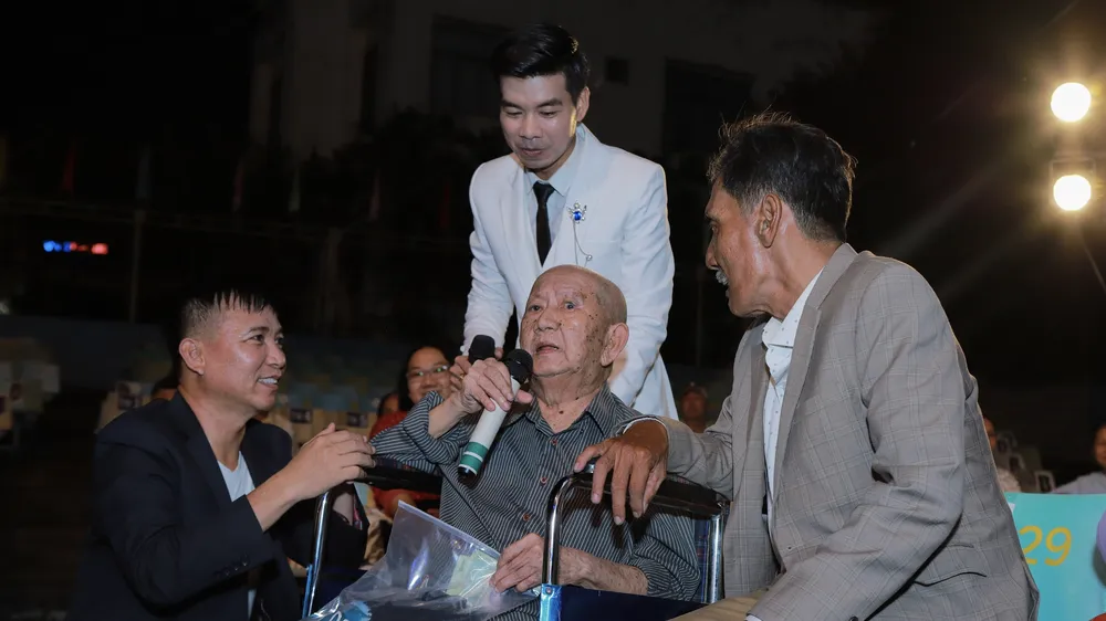 Đêm nhạc "Tình nghệ sĩ" hỗ trợ nghệ sĩ Mạc Can, Hồng Sáp, Vũ Quang