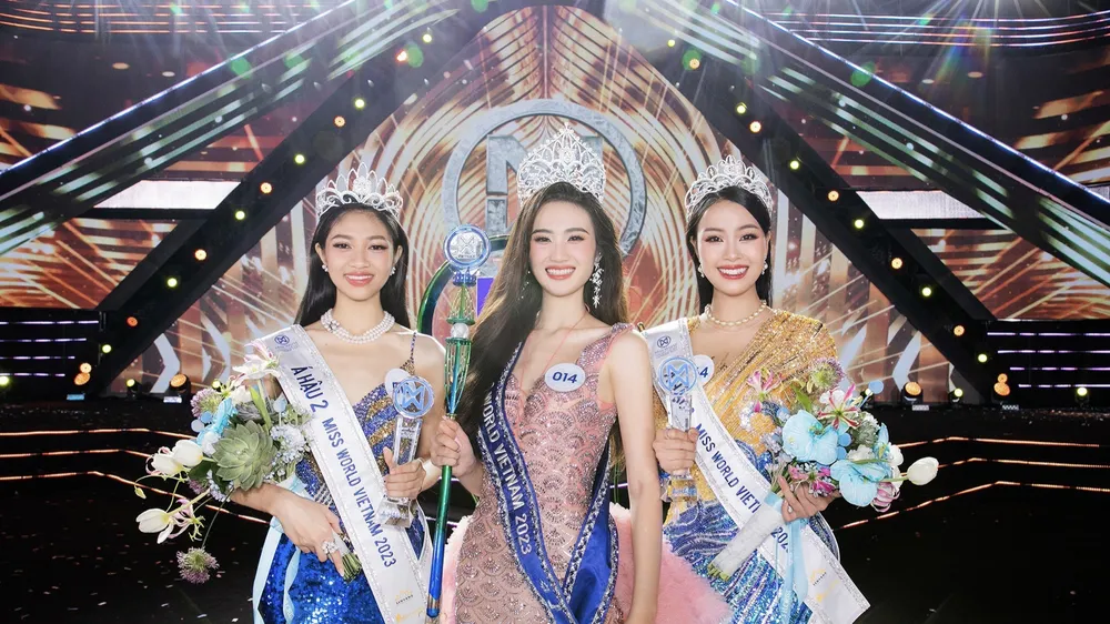 Cận cảnh nhan sắc đời thường Hoa hậu Huỳnh Trần Ý Nhi