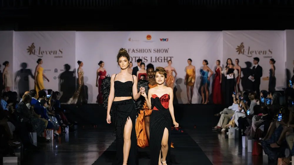 NTK Trần Phương Hoa ra mắt 50 thiết kế trong show kỷ niệm 50 năm quan hệ ngoại giao Việt Nam – Australia