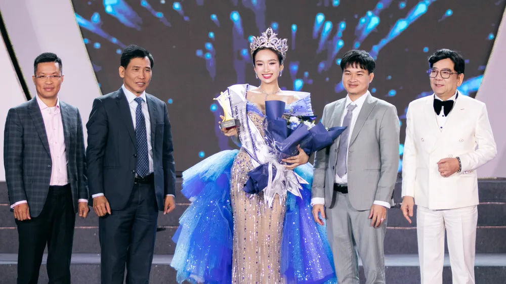 Nữ sinh 19 tuổi Dương Trà Giang đăng quang Hoa hậu Sinh viên Việt Nam 2024
