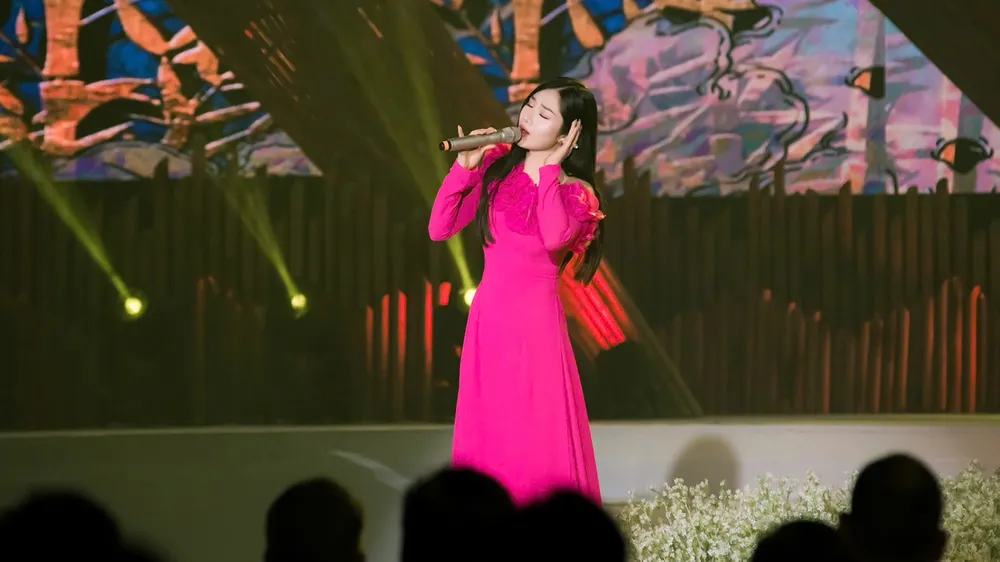 Quán quân Giọng ca vàng bolero - ca sĩ My Phôn: “Tôi biết ơn NSND Tạ Minh Tâm”
