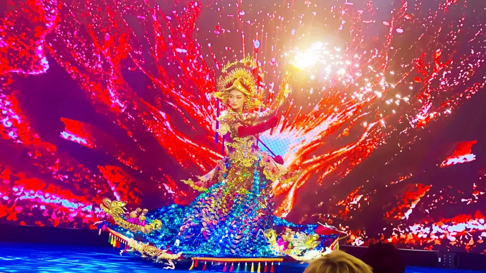 Hoa hậu Yến Nhi mang trang phục “Thăng Long Hội” đến Hoa hậu Hòa bình Thế giới 2025