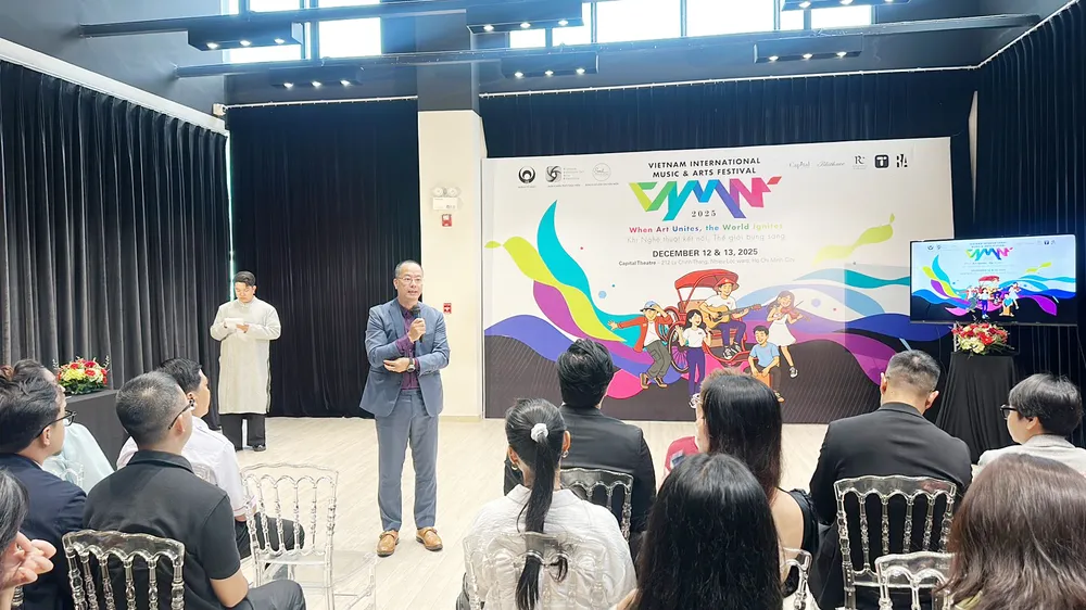 Ông Phạm Minh Toàn, đại diện VCIDA, chia sẻ thông tin về liên hoan