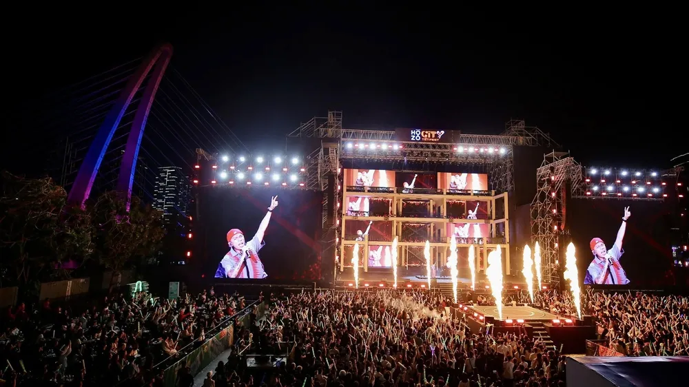 Hàng chục ngàn người dân, du khách đến tham dự chương trình Hozo City Tết Fest chương cuối mang tên “Countdown - City-Maze-ing” tại Công viên Bờ sông Sài Gòn (phường An Khánh, TPHCM), 