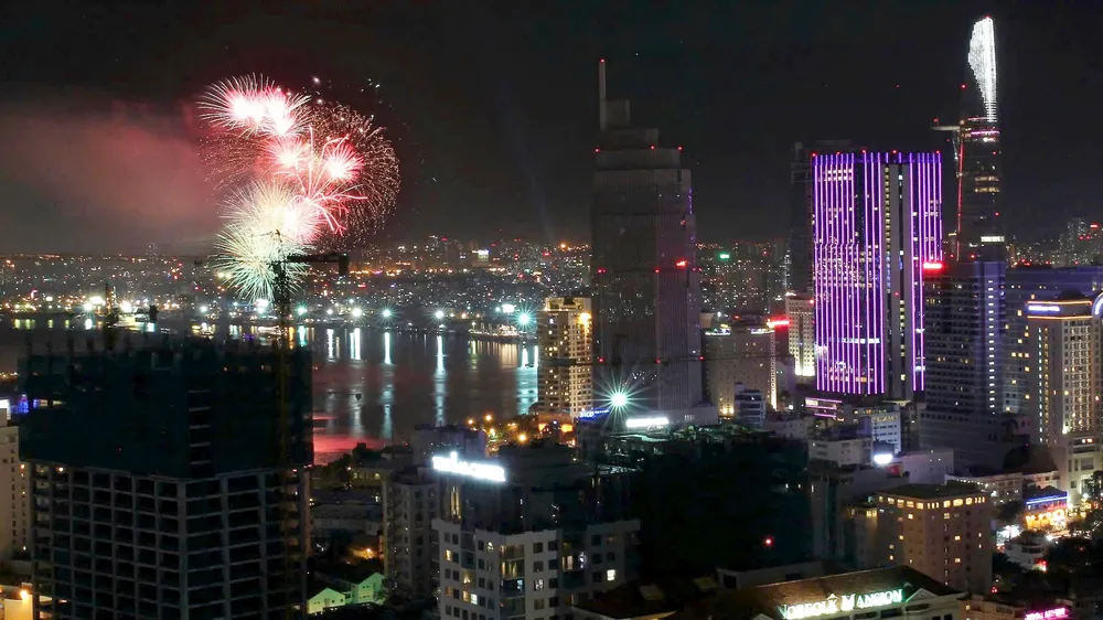 TPHCM rực rỡ pháo hoa mừng Tết Nguyên đán Bính Ngọ 2026