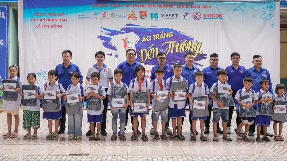 Ngày hội “Áo trắng đến trường” mang niềm vui đến học sinh Tây Ninh