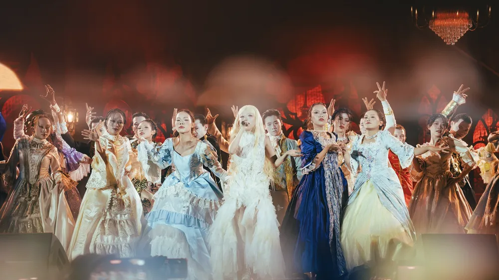 Hơn 7.000 khán giả hòa cùng Concert “Giữa một vạn tour”