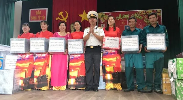 Món quà tết đã đến với đảo Song Tử Tây
