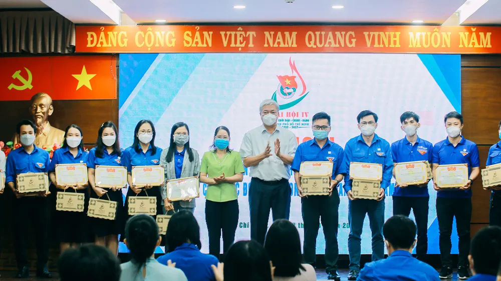 Tập thể và cá nhân nhận Bằng khen Thành đoàn TPHCM