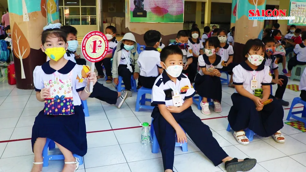 Hơn 1 triệu học sinh mầm non, tiểu học và lớp 6 tại TPHCM chính thức trở lại trường học trực tiếp